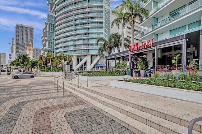 Building Photo - 900 Biscayne Blvd