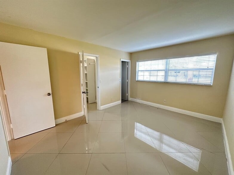 Building Photo - 3001 NW 4th Ter