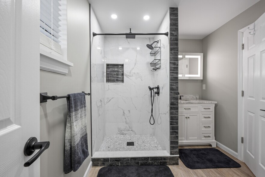 Building Photo - 207 Woodlawn Ave