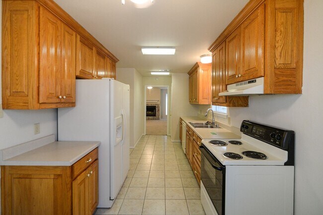 Building Photo - Spacious 2 Bedroom, 2 Bath Duplex – Over 1...