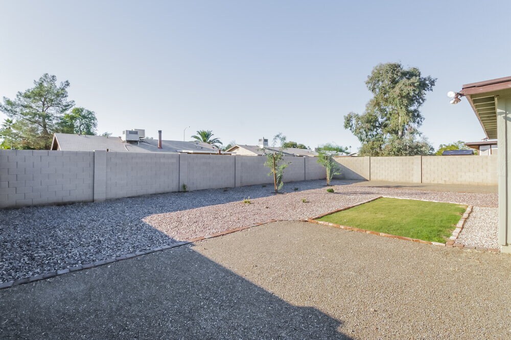 Building Photo - 2641 E Isabella Ave