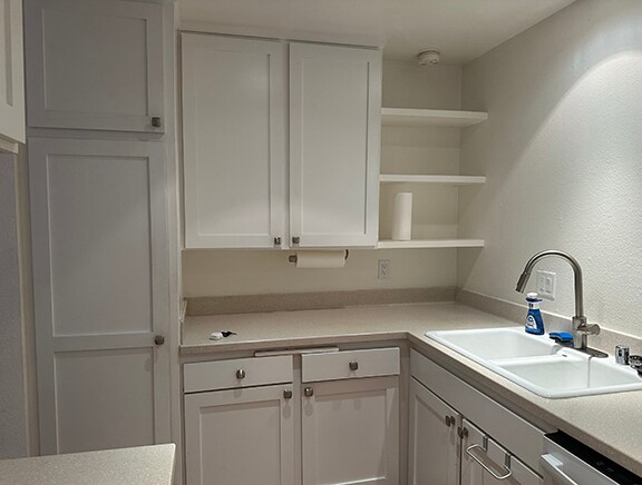 Building Photo - 8400 De Longpre Ave