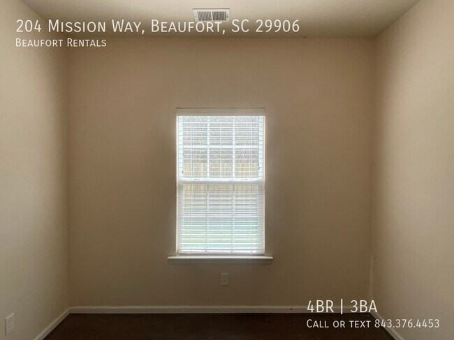 Building Photo - 204 Mission Way