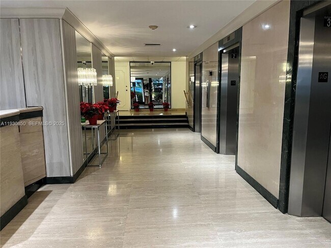 Building Photo - 1408 Brickell Bay Dr