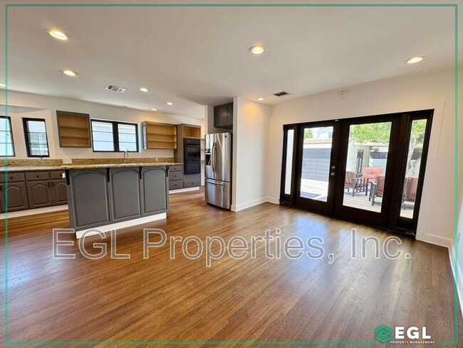 Building Photo - 3927 Degnan Blvd