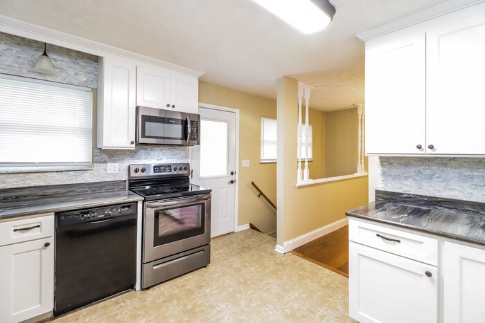 Building Photo - 5348 Dee Alva Dr