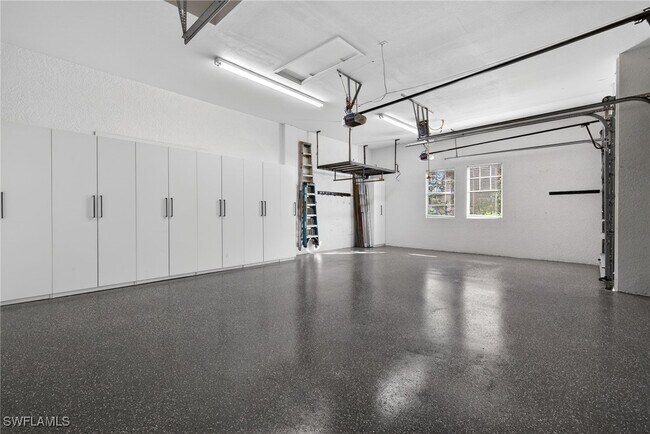 Building Photo - 24920 Divot Dr