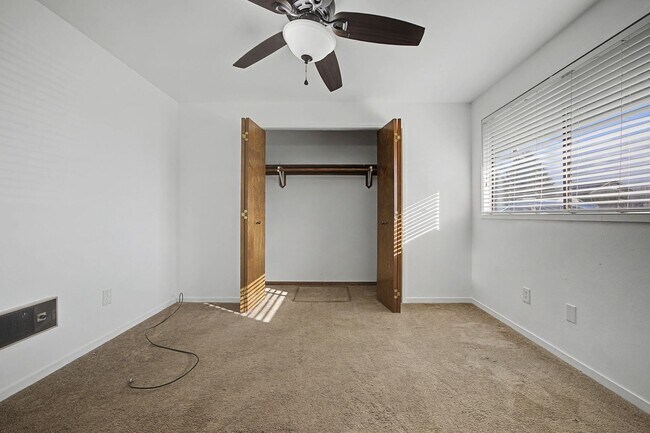 Building Photo - 421-423 Toliver Rd