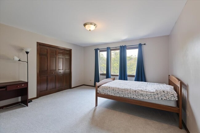 Building Photo - 1055 Knollwood Ln