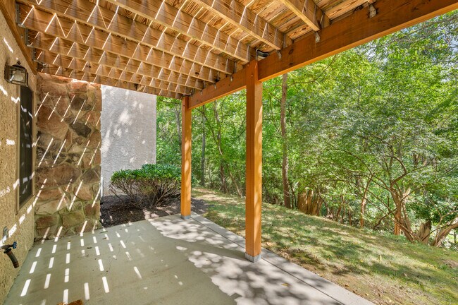 Building Photo - 13 Woodstream Dr