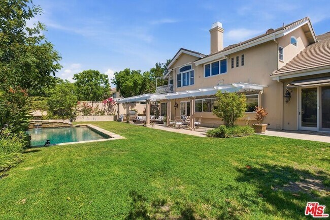 Building Photo - 6003 County Oak Rd