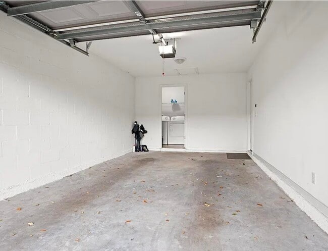 Building Photo - 37770 Kelly B Ct