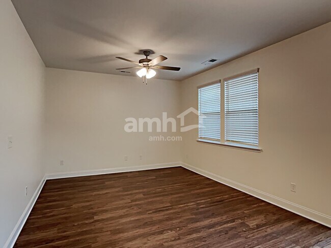 Building Photo - 2144 Laurel Village Circle