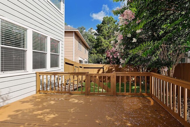 Building Photo - 11 Scenic Brook Ct