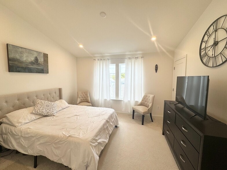 Building Photo - 229 Clifton Mnr