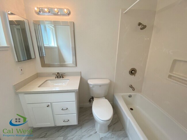 Building Photo - 315 Bellerose Dr