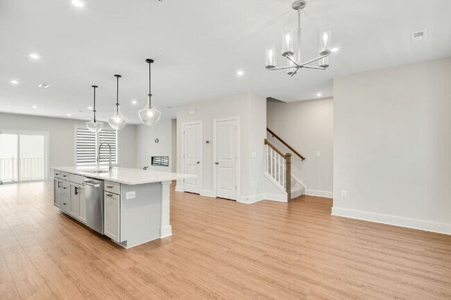 Building Photo - For Rent: Modern 3-Bedroom Condo in Richmond