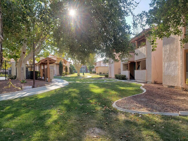 Building Photo - 1515 E Reno Ave