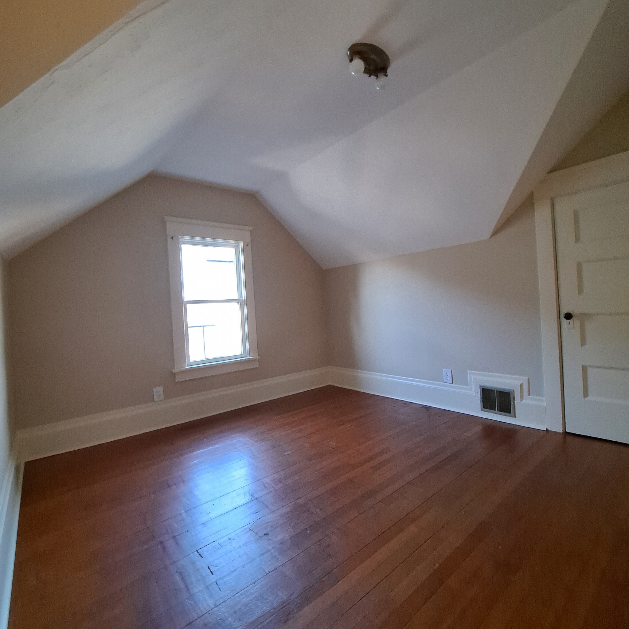 West bedroom - 555 N Simpson St