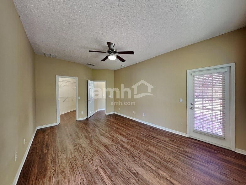 Building Photo - 1714 Cedar Lake Dr
