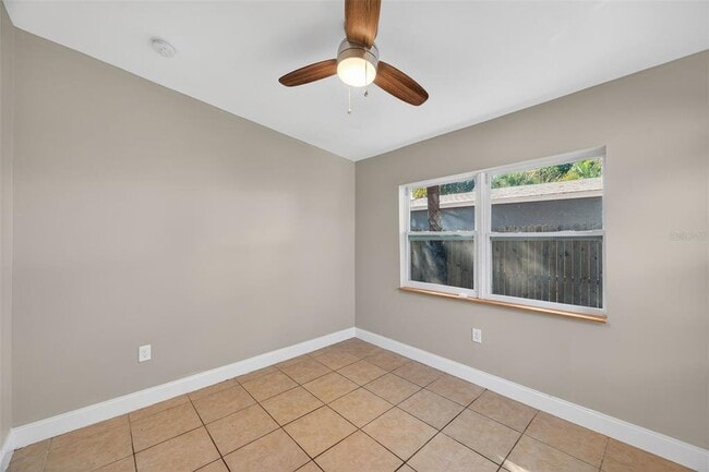 Building Photo - 2245 17th Ave S