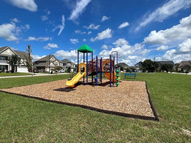 Building Photo - Great Townhome!