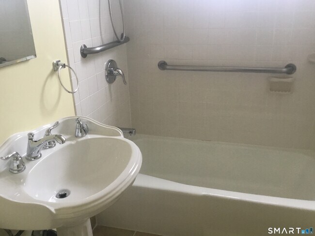 Building Photo - 245 Unquowa Rd