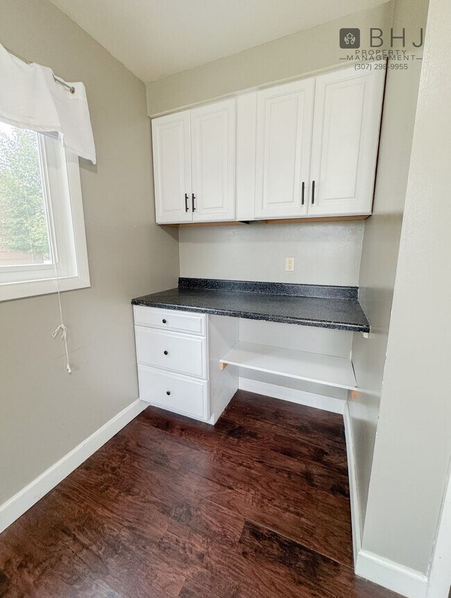 Building Photo - Pet Friendly 2 bed/ 2 bath single family h...