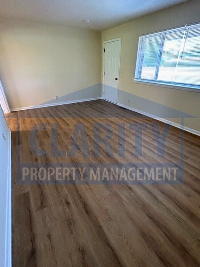 Building Photo - Three bedroom ranch-style home in Chattanooga!