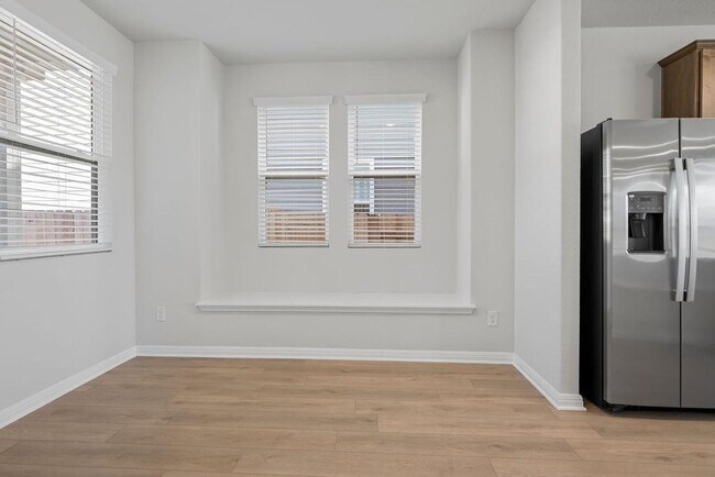 Building Photo - 104 Woodrow Ln