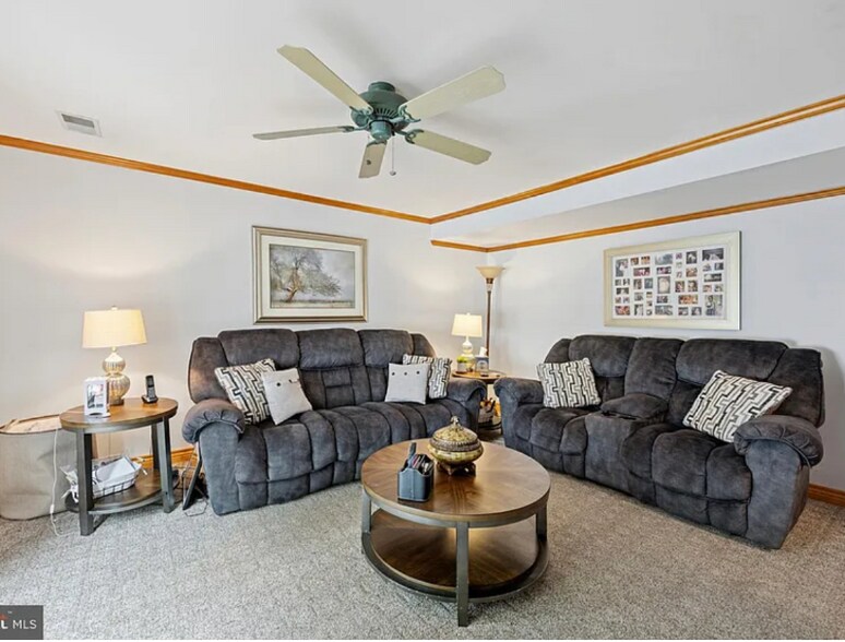 Building Photo - 9813 Ferndale St