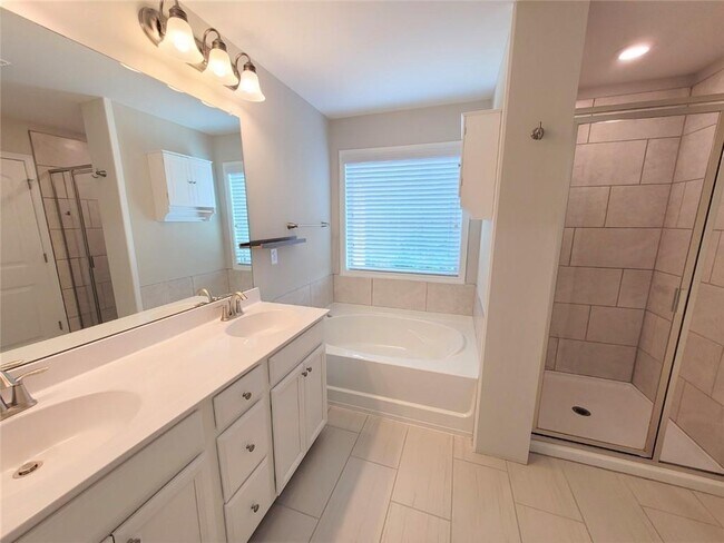 Building Photo - 881 Sunset Park Dr