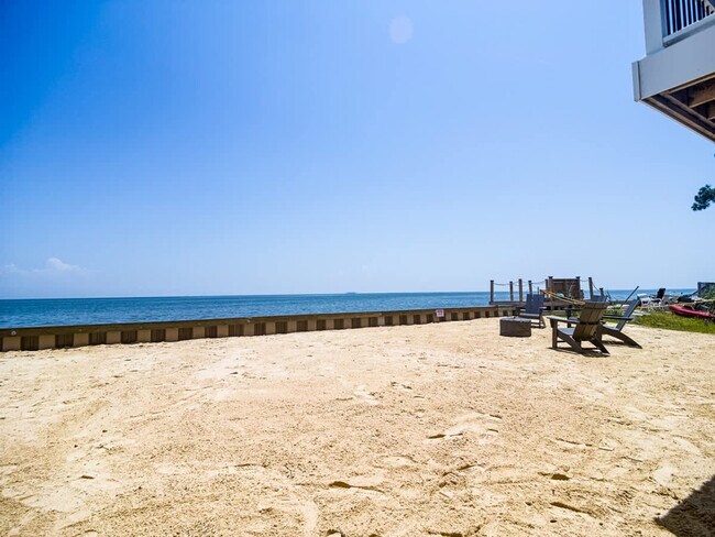 Building Photo - 15378 Holly Dr