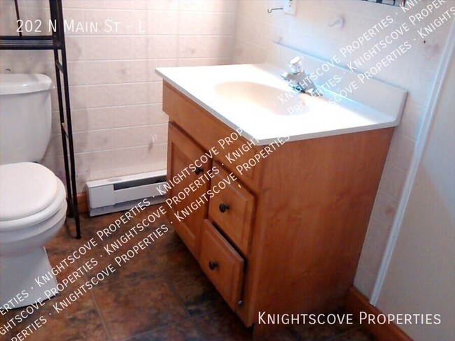 Building Photo - 2nd Floor Waterview...Very charming, new k...