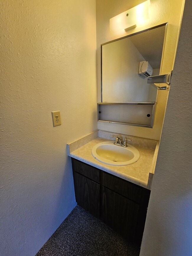 Building Photo - Private house, in great location!