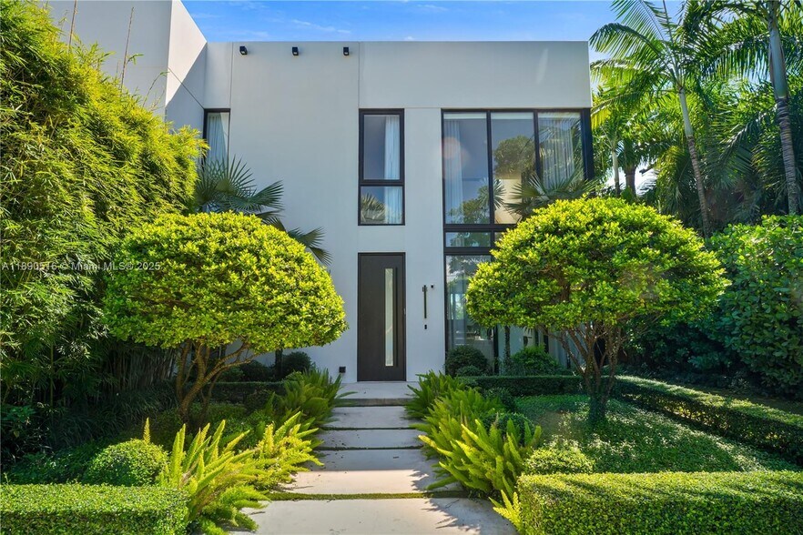 Building Photo - 5501 Pine Tree Dr