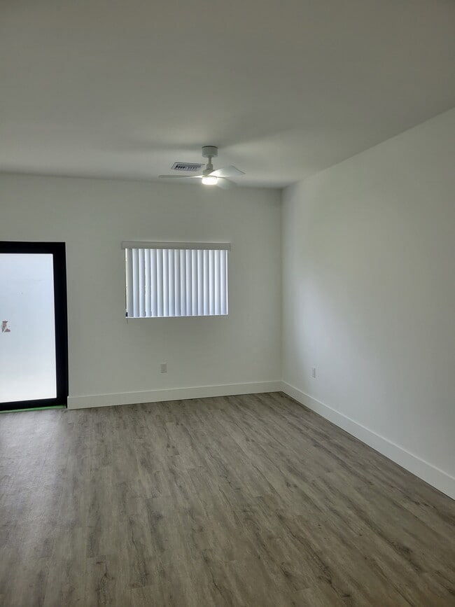 Building Photo - 4140 SW 18th St