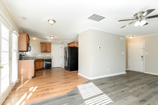 Building Photo - 1623 Oak Knoll Ln