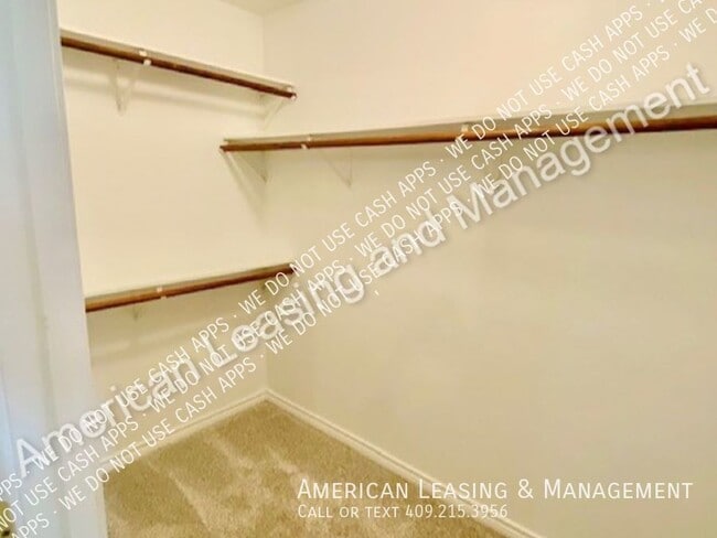 Building Photo - 1007 Cunningham Dr