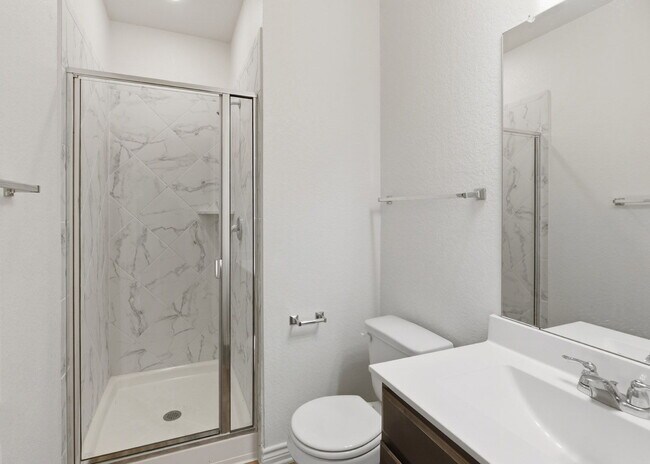 Building Photo - This spacious 4-bed/3-bath two-story rental is a gem waiting for you!