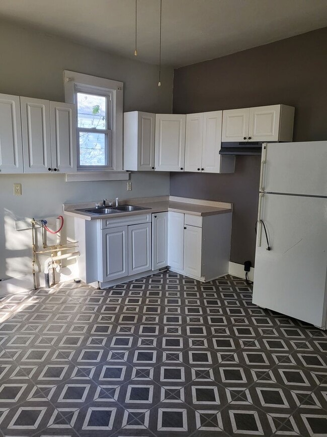 Building Photo - 2 Bed/1 Bath