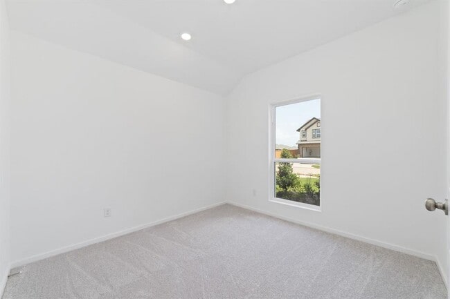 Building Photo - 27619 Village Cir Dr