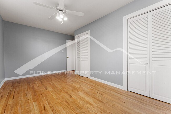 Building Photo - Single Family Home with 1 Car Garage and Central Air!
