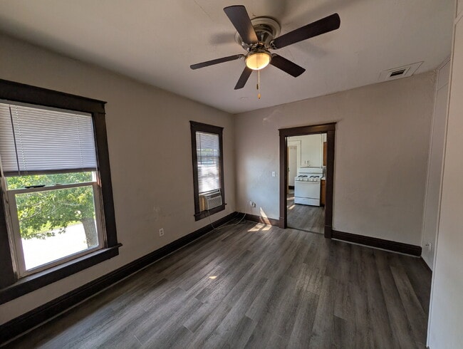 Building Photo - 202 E Barker Ave
