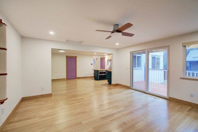 Building Photo - 3Bd/2.25Ba North Bend House