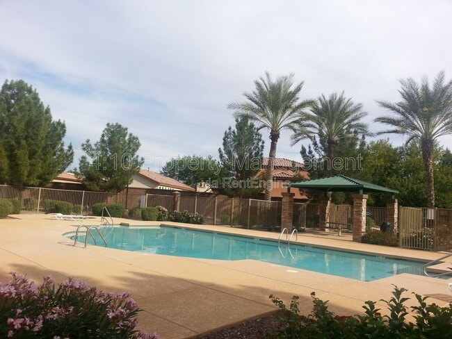 Building Photo - 2644 E Chester Dr