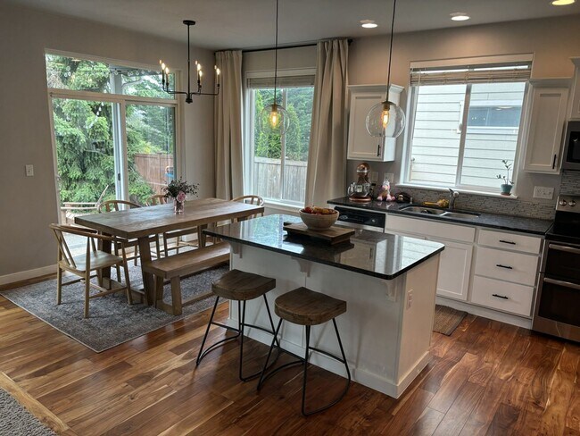 Building Photo - Stunning 4 Bed Yelm Home with Vaulted Ceilings & Modern Amenities!