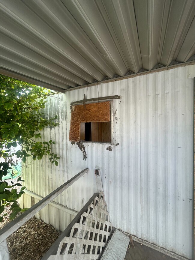 Building Photo - 3601 E Wyoming Ave