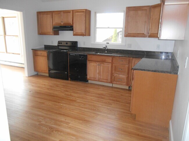 Building Photo - 14 Highland Ave