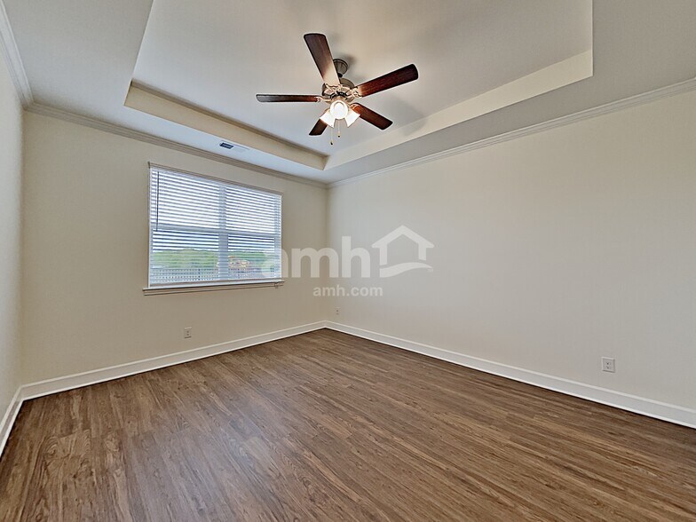 Building Photo - 4265 Longfellow Dr